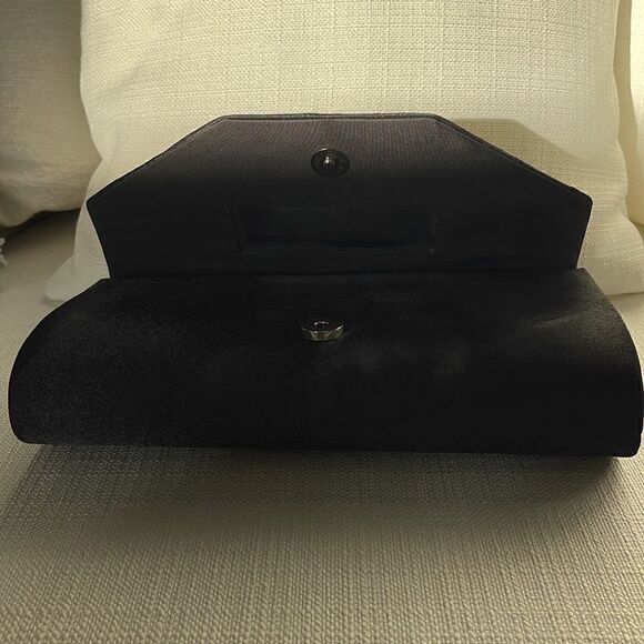 Ardene Reversible Sequin Clutch - Picture 5 of 13